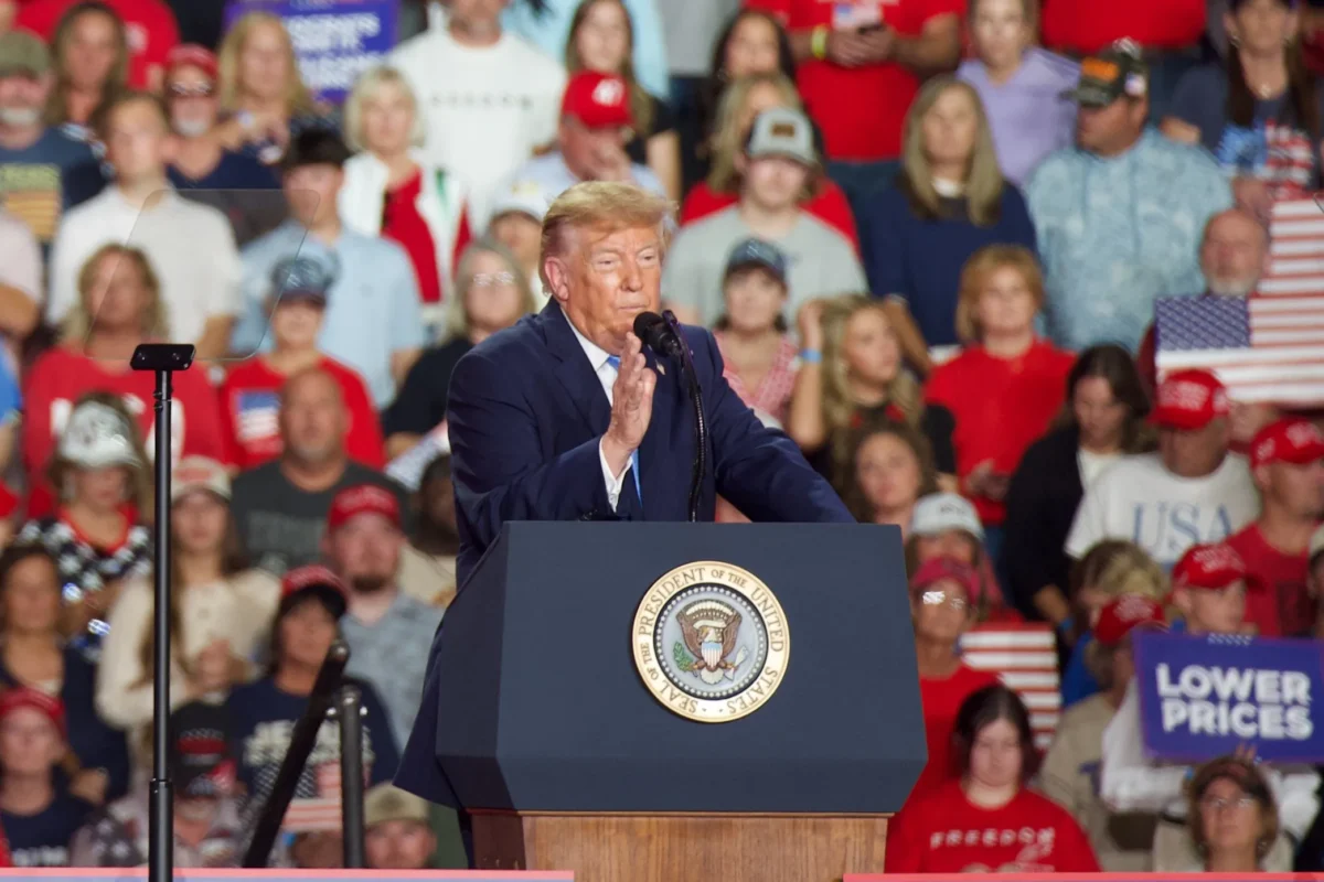 President Donald Trump speaks during a rally at the Crossroads Arena in Corinth, Miss., on Oct. 26, 2026. (Travis Gillmore/The Epoch Times)