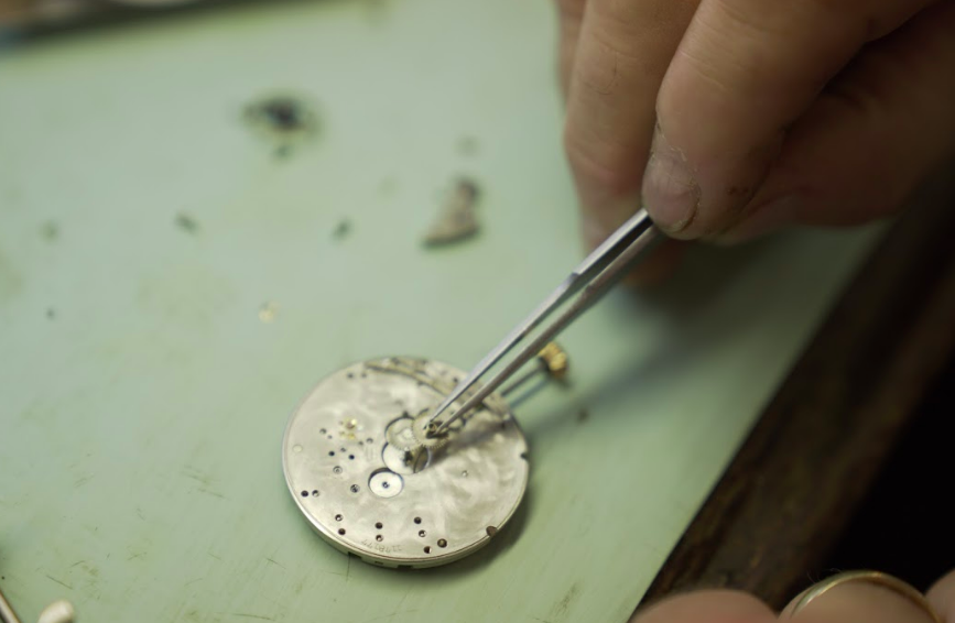 Michaels repairs old pocketwatches that are completely mechanical. Parts are often broken or missing, and he has to fabricate them himself. Some of the parts include screws the width of a human hair. (Tal Atzmon/NTD)