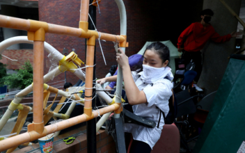 Hong Kong Campus Holdouts Desperately Seek Escape Routes