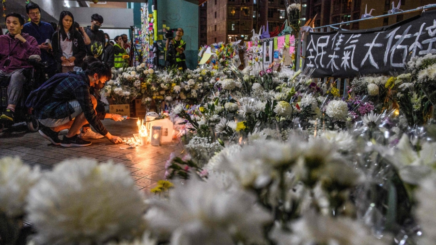 100,000 Mourn the Death of Student Protester in Hong Kong