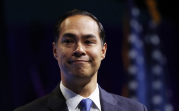 Castro Endorses Warren After Dropping Out of 2020 Race