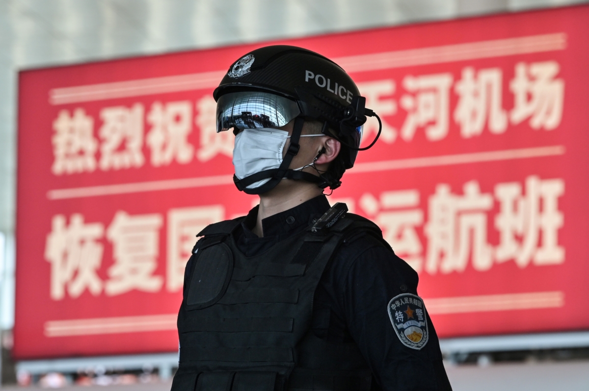 A police officer wearing a face mask 