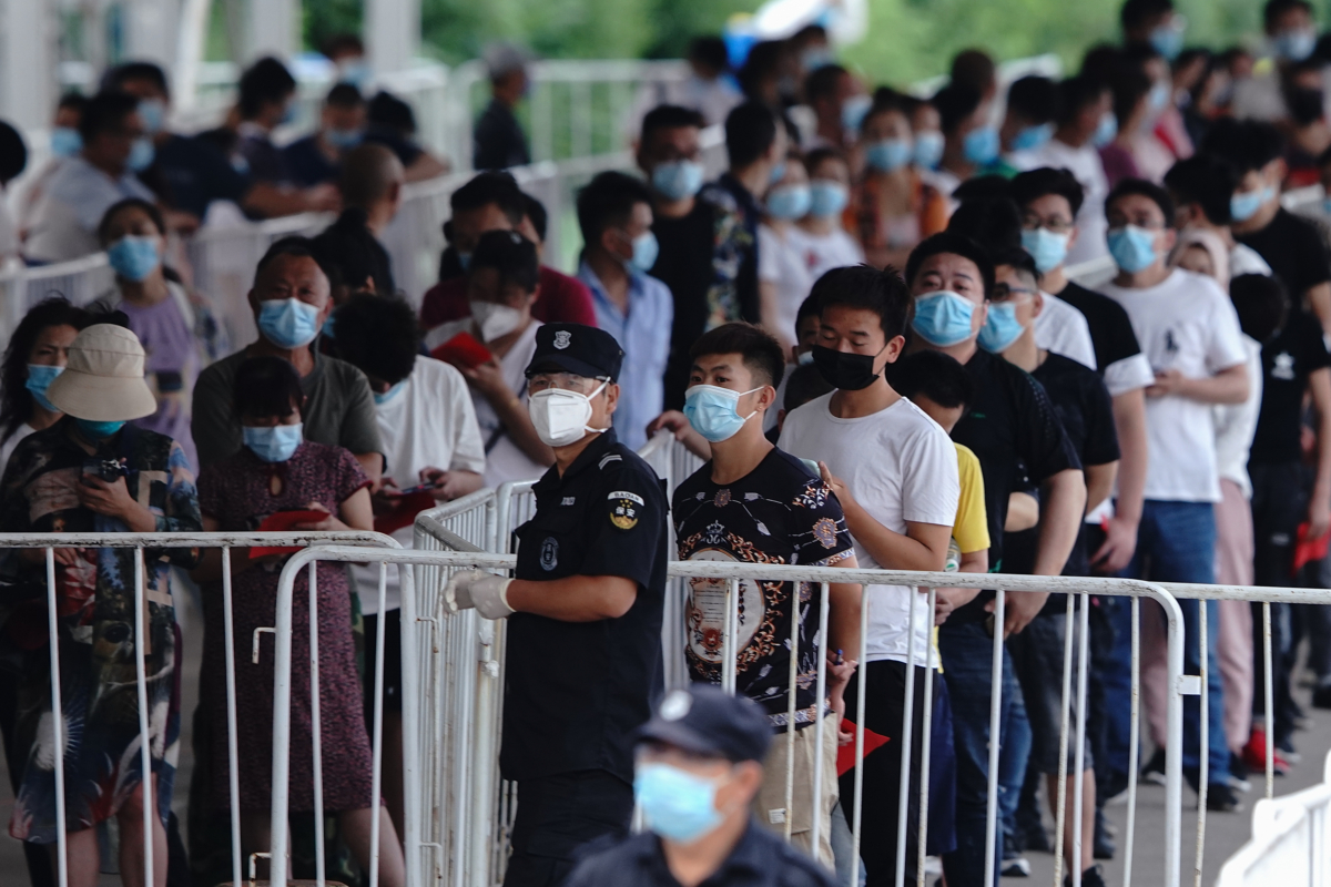 People who have had contact with the Xinfadi Wholesale Market or someone who has, line up for a nucleic acid test for COVID-19 at a testing center on June 17, 2020 in Beijing, China. (Lintao Zhang/Getty Images)