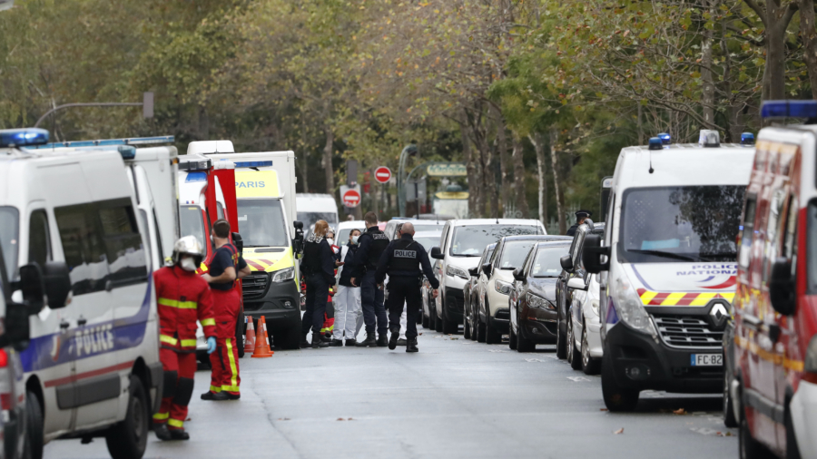 2 Wounded in Knife Attack in Paris, Suspect Arrested