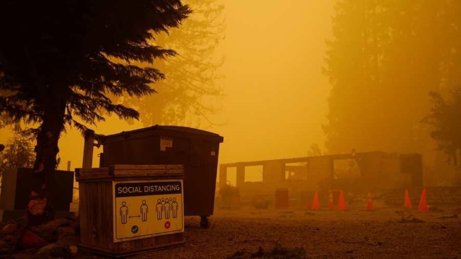 Winds a Worry as Death Toll Reaches 35 From West Coast Fires