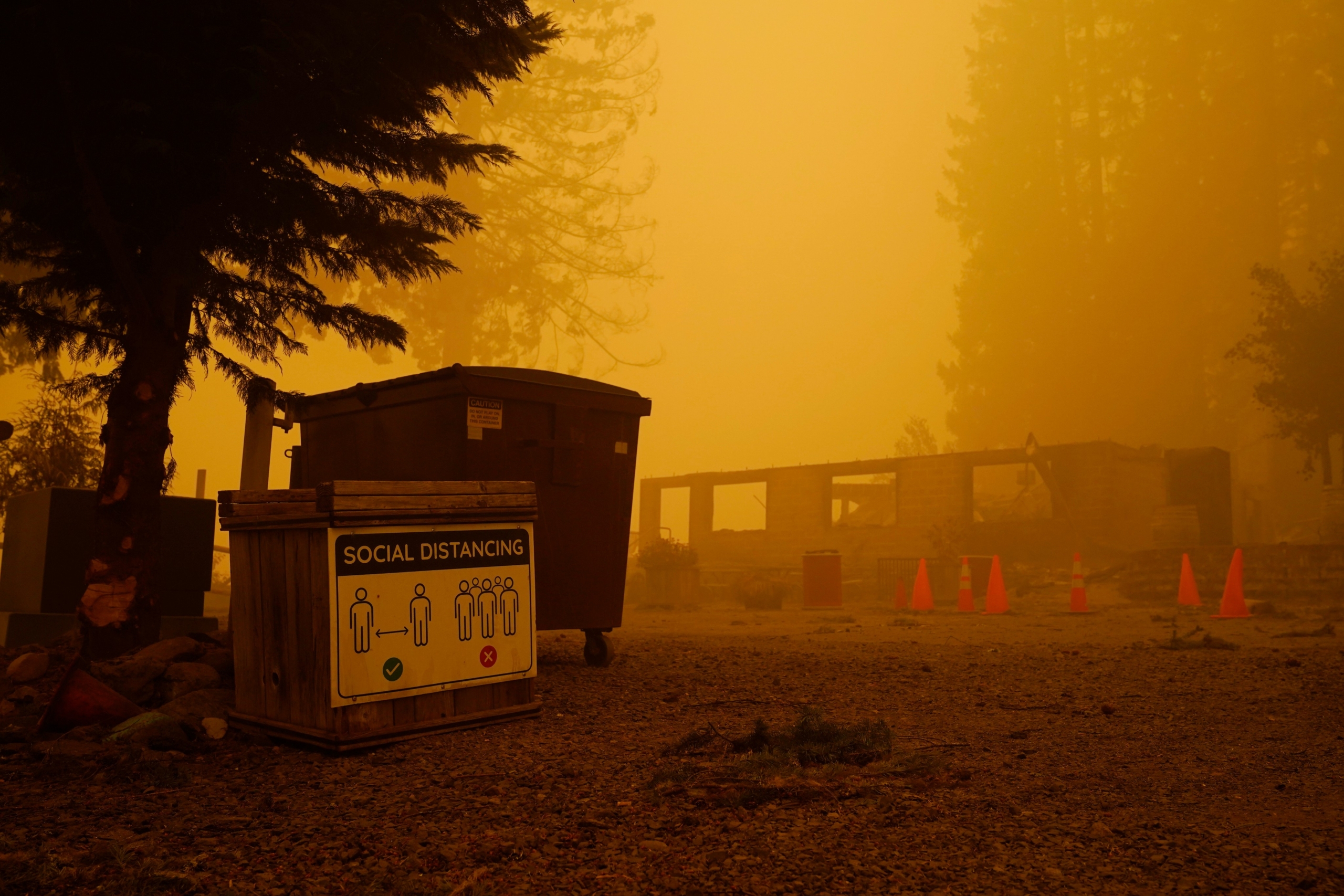 Winds a Worry as Death Toll Reaches 35 From West Coast Fires