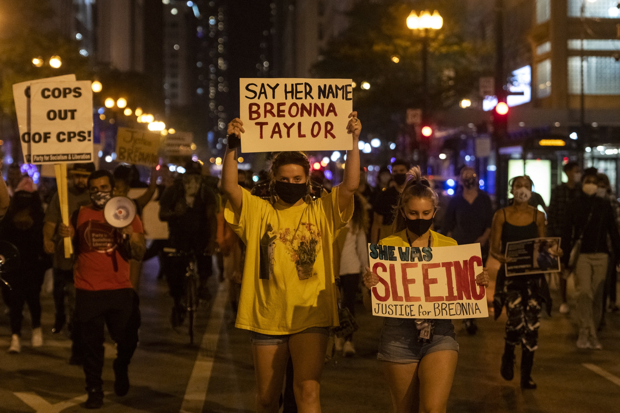 Riots Break Out in Cities Across US Over Decision in Breonna Taylor Case
