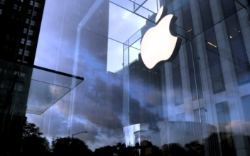 Apple Faces 1 Billion Pounds in Legal Action Over App Store