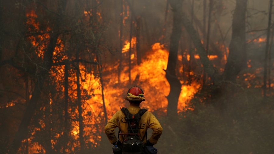 California Wildfires Threaten Towns, Wineries Ahead of Dangerous Weekend