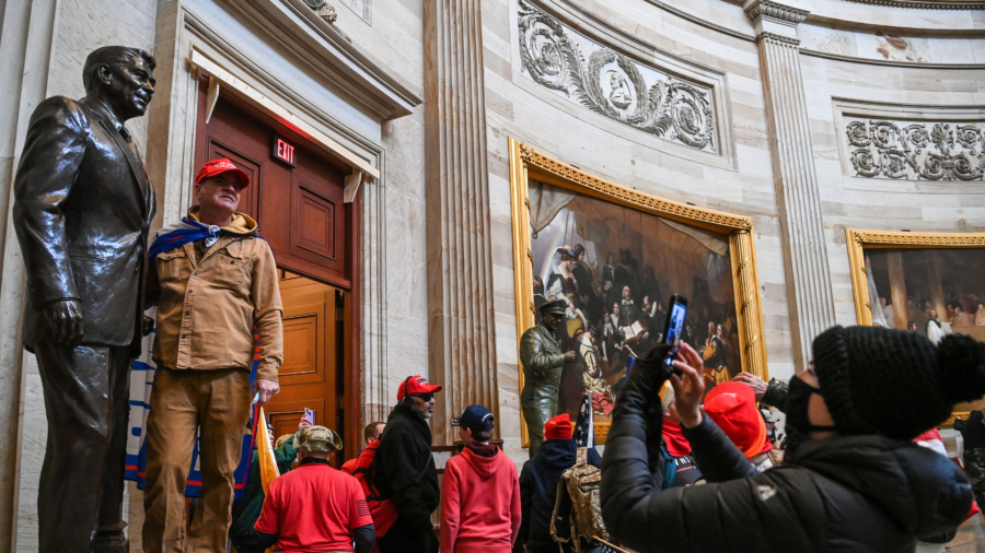 National Guard, FBI Deployed to Capitol to Respond to Protesters
