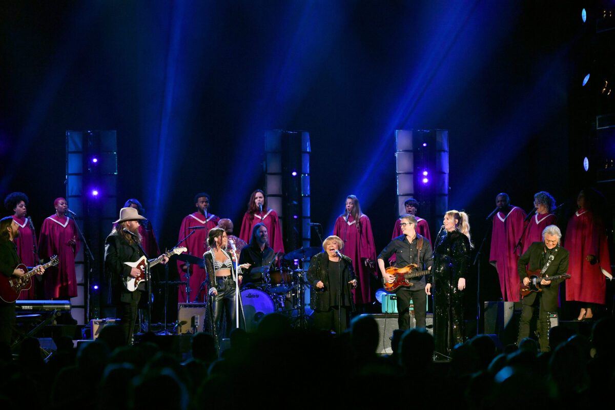 Chris Stapleton, Maren Morris, Mavis Staples, Morgane Stapleton, and Marty Stuart perform onstage during the 52nd annual CMA Awards at the Bridgestone Arena in Nashville, Tenn., on Nov. 14, 2018. (Michael Loccisano/Getty Images)