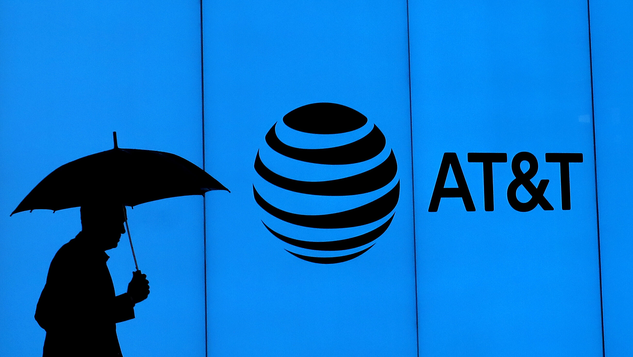AT&T Sued for Allegedly Leaking Information to Analysts