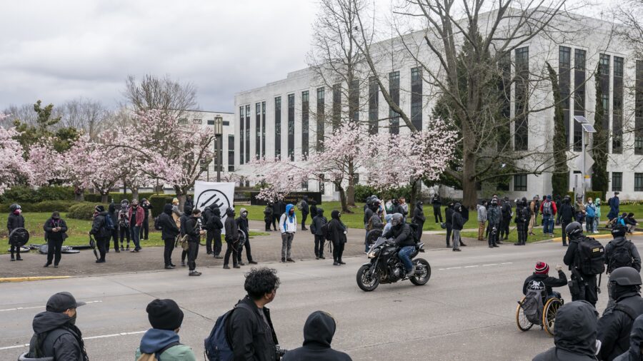Heavily Armed Antifa Clash With Rally-Goers