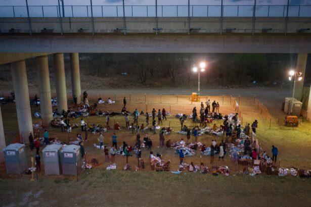 migrants-under-bridge