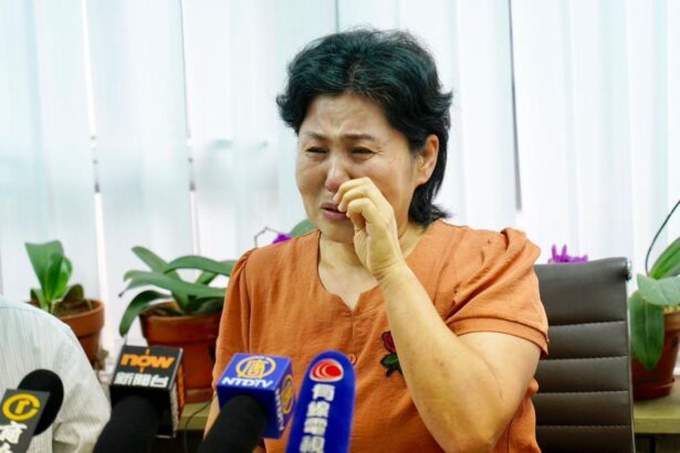 Geng He, wife of Chinese human rights lawyer Gao Zhisheng, at a press conference in Hong Kong on June 30, 2019. (Li Yi/The Epoch Times)