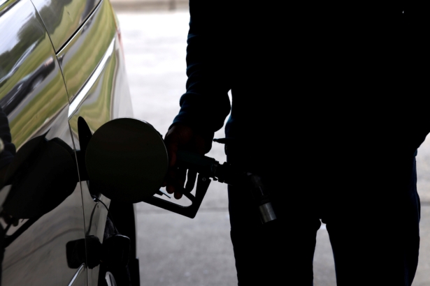 A motorist tops up the fuel in his car's gas tank after a lengthy wait to enter a gasoline station during a surge in the demand for fuel following the cyberattack that crippled the Colonial Pipeline, in Durham, N.C., May 12, 2021. (Jonathan Drake/Reuters)