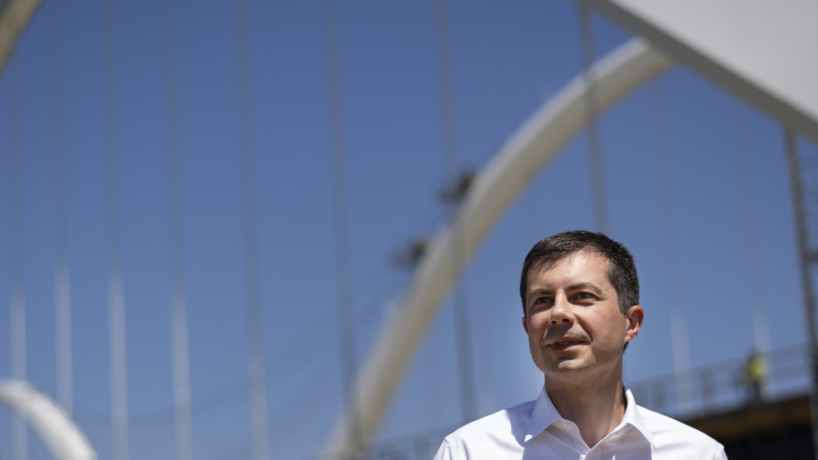 Buttigieg Vows to Advance NYC Gateway Tunnel