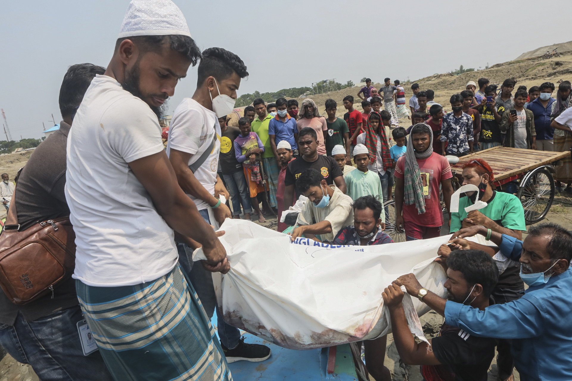 At Least 26 Die When Speedboat Overturns in Bangladesh River