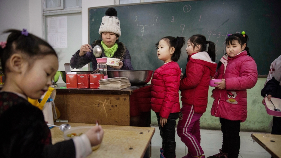 China Forces Students to Pledge Loyalty to CCP Weekly