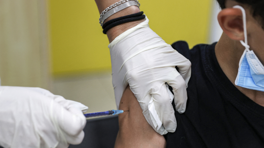 American Postal Workers Union Opposes Mandatory Vaccinations ‘At This Time’