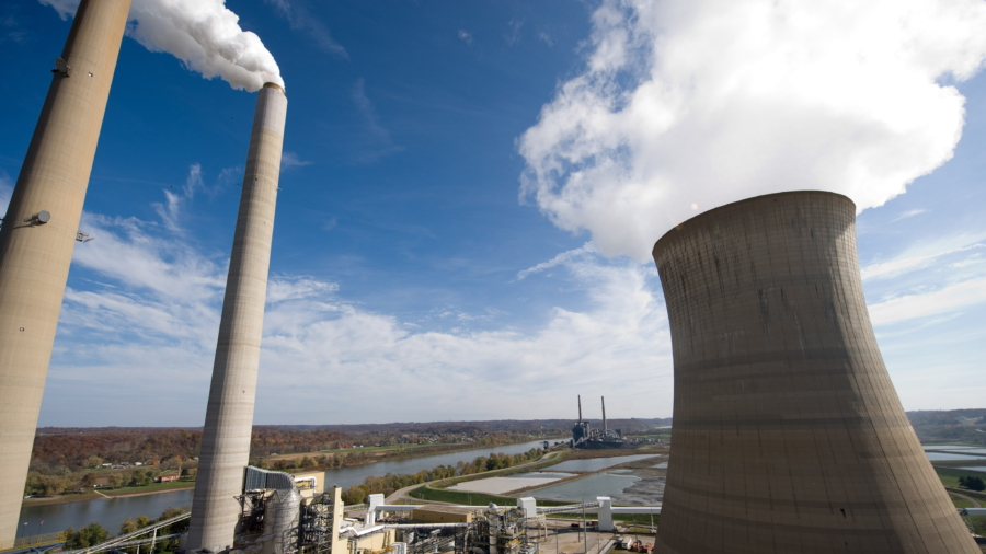Smokestack Fighting: Carbon Capture Promises to Slash Emissions, and Greens Hate It