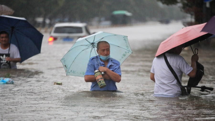Foreign Reporters Stopped in China Flood City