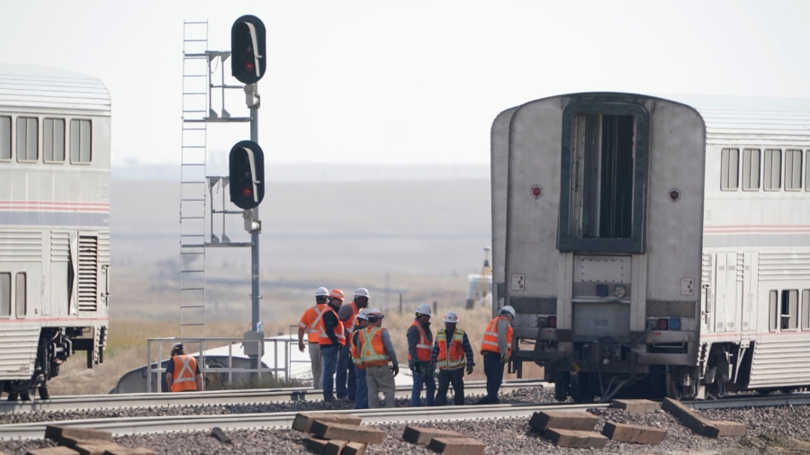 Montana Rescuers Praised in Amtrak Derailment