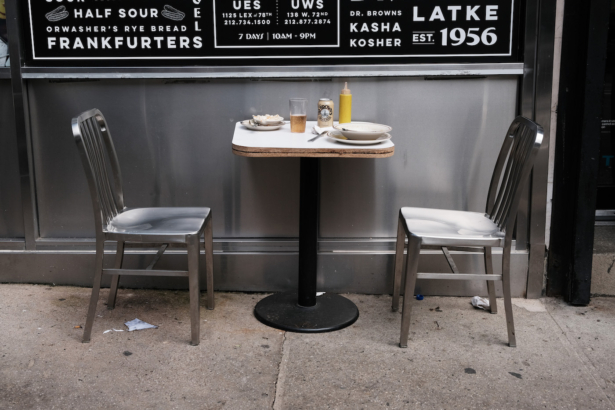 A restaurant table sits empty along a street in Manhattan, New York City on Aug. 19, 2021. (Spencer Platt/Getty Images)