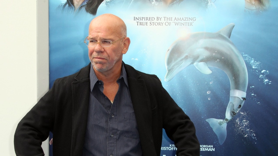 Star of ‘Dolphin Tale’ Movies Falls Ill at Florida Aquarium