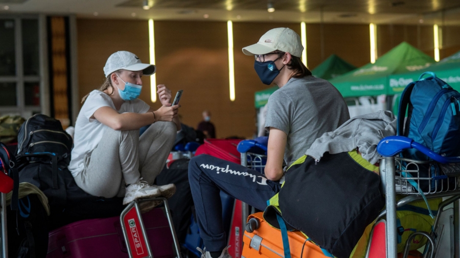 Omicron Variant Complicates Travel