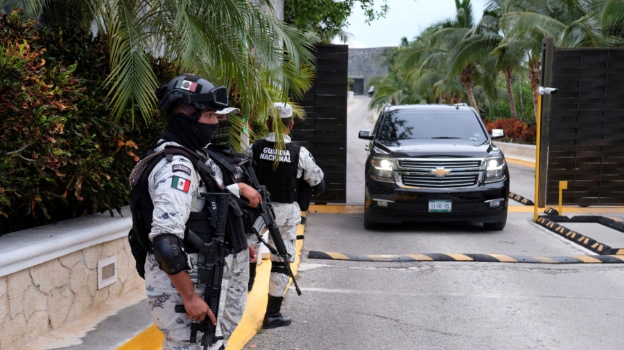 2 Dead in Dramatic Shootout Near Upscale Mexican Resorts
