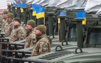 Ukraine Shows Off US Military Hardware, Vows to Fight Off Russia