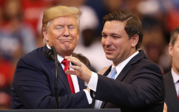 Musk Reveals Whether He&#8217;d Vote for DeSantis or Trump in 2024
