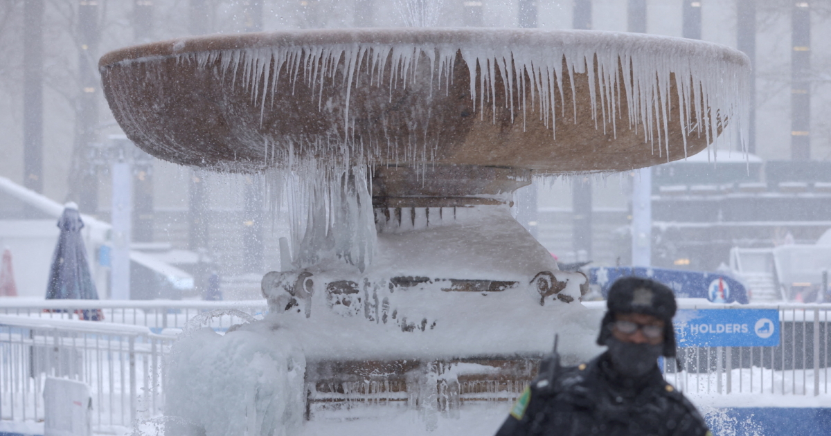 Winter Storm Lashes East Coast Ntd