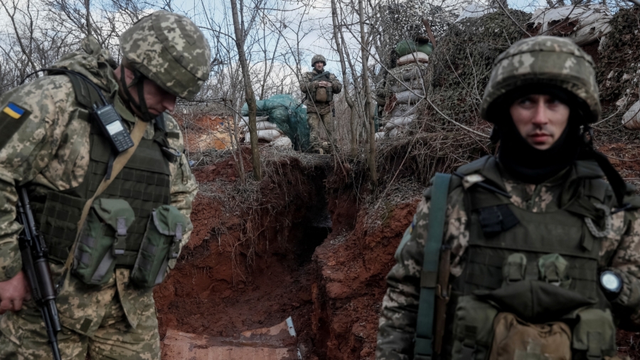 Ukrainian Officials Visit Shelled Zone