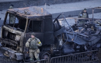 Outgunned Ukrainian Army Fighting ‘Intelligently, Passionately’: Analyst
