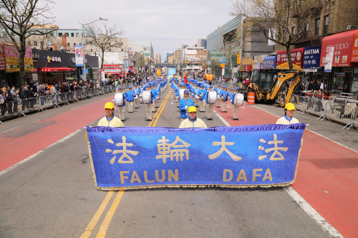 Falun Gong practitioners participate in a parade to commemorate the 23rd anniversary of the April 25th peaceful appeal of 10,000 Falun Gong practitioners in Beijing, in Flushing, New York, on April 23, 2022. (Zhang Xuehui/The Epoch Times)