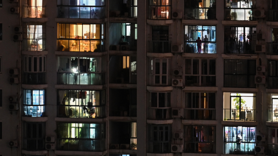 Fire Breaks Out in Sealed Shanghai Building