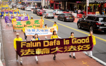 4,000 Join New York City Parade Marking 30 Years Since Introduction of Falun Gong