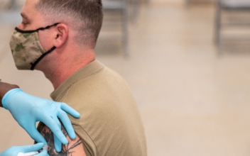 Troops Discharged Over COVID-19 Vaccine Refusal Sue US Government for Billions in Lost Wages