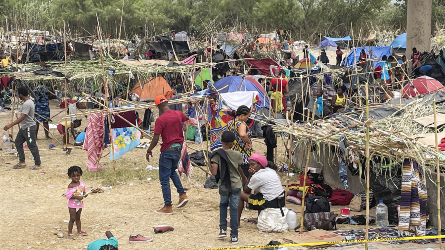 Lawmakers Back Calls to Declare Southern Border Crisis an 'Invasion'