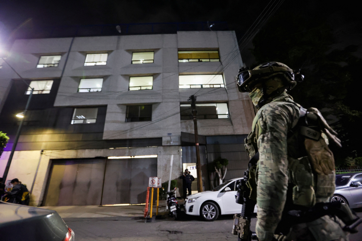 A member of the Mexican Navy keeps watch outside the facilities of Mexico's Attorney General Office (PFR) in Mexico City on Aug. 19, 2022. (Luis Cortes/Reuters)