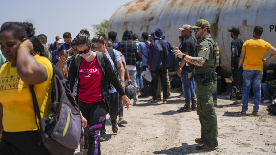 Small Texas County Dealing With Thousands of Immigrants