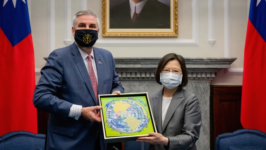 Indiana Governor Meets Taiwanese President Following High-Profile US Visits
