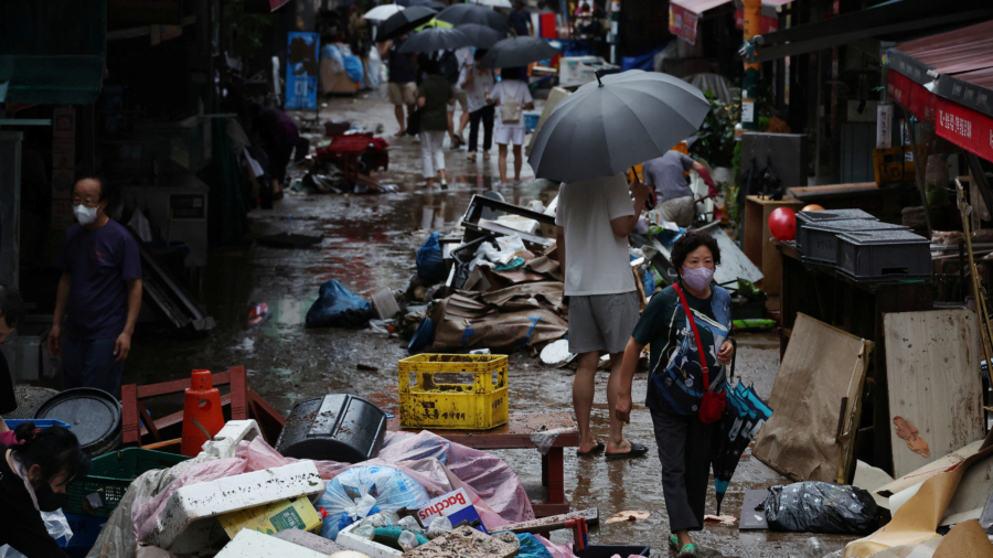 Record Rain Leaves at Least 8 Dead in South Korean Capital