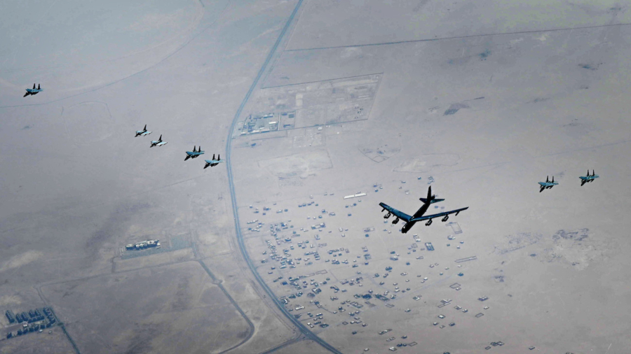 US Military Flies 2 B-52 Bombers Over Middle East in Show of Force